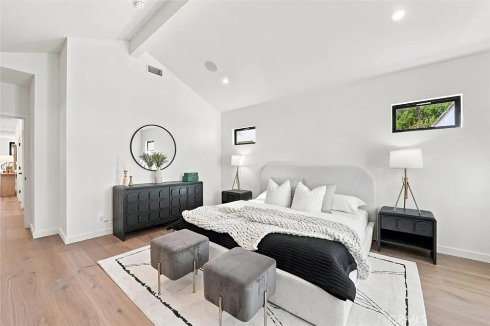 9127 Hargis Los Angeles, CA 90034