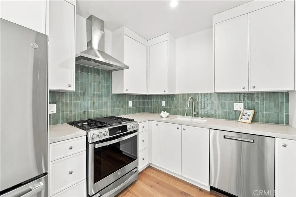 9127 Hargis Los Angeles, CA 90034