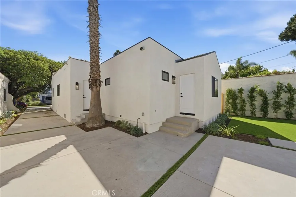9127 Hargis Los Angeles, CA 90034