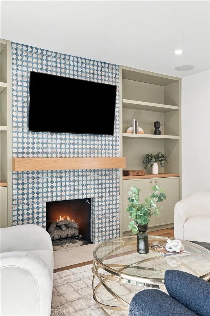 9127 Hargis Los Angeles, CA 90034