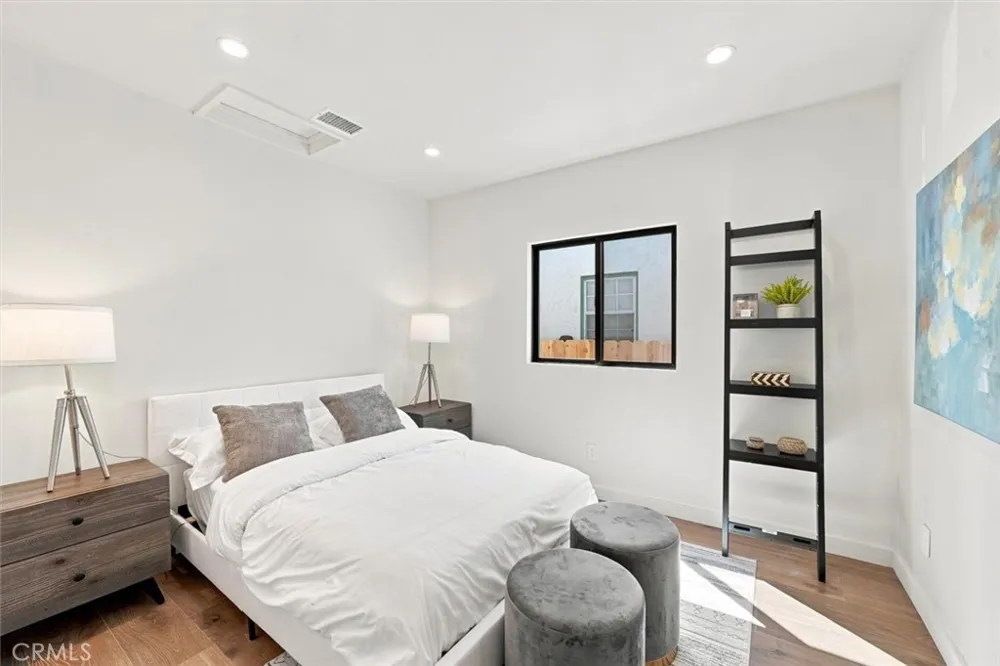 9127 Hargis Los Angeles, CA 90034