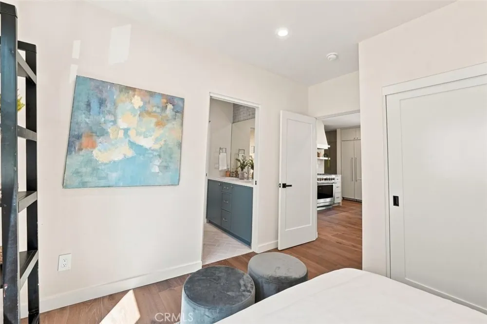 9127 Hargis Los Angeles, CA 90034