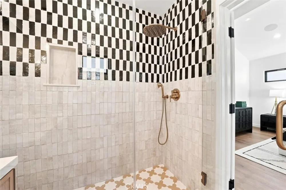 9127 Hargis Los Angeles, CA 90034
