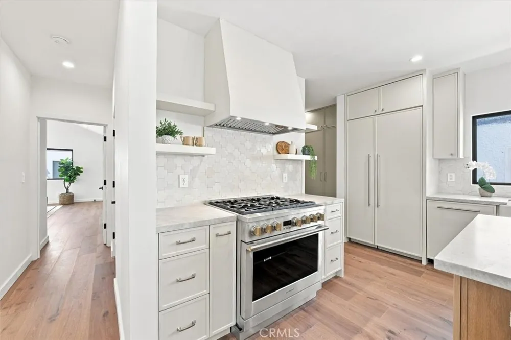 9127 Hargis Los Angeles, CA 90034