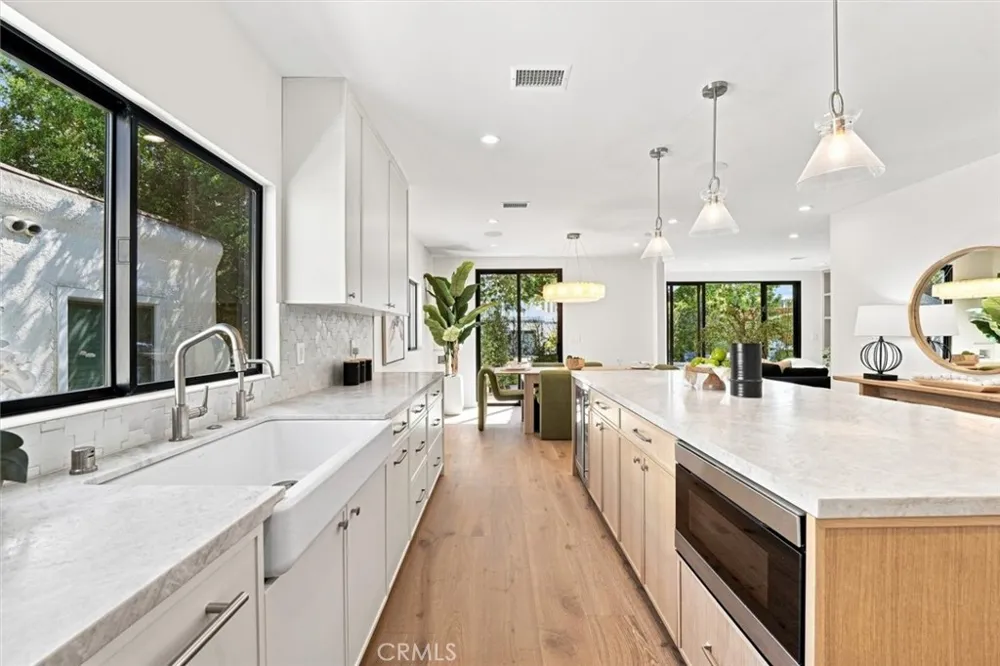 9127 Hargis Los Angeles, CA 90034