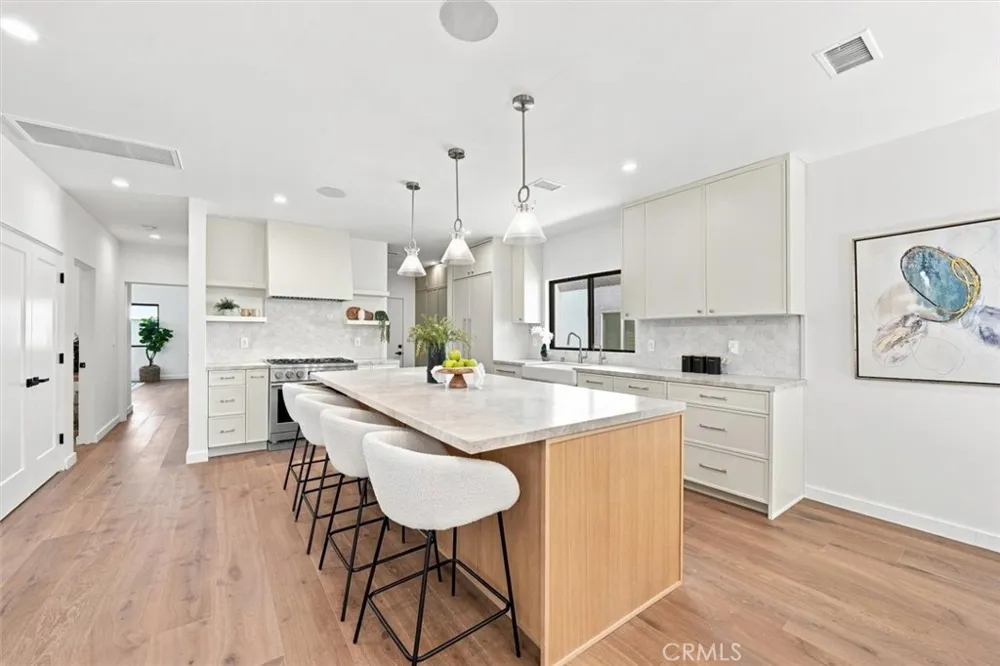 9127 Hargis Los Angeles, CA 90034