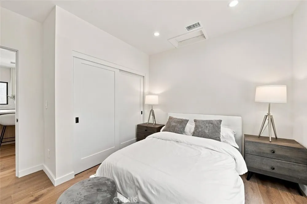 9127 Hargis Los Angeles, CA 90034