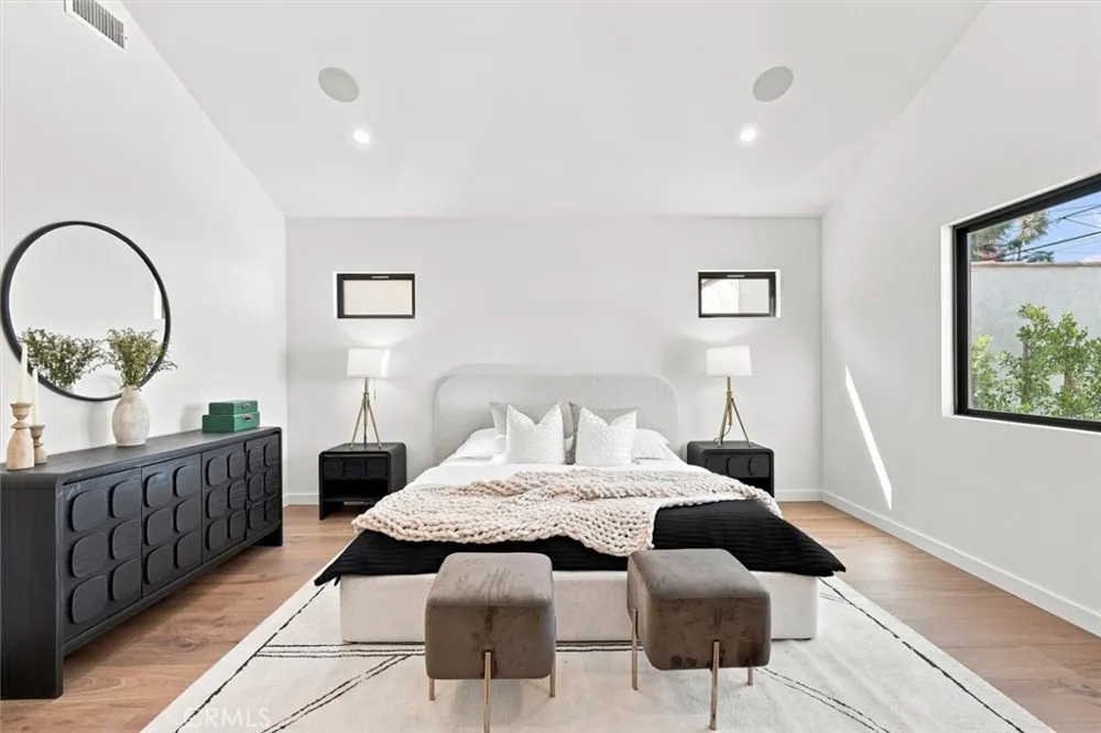9127 Hargis Los Angeles, CA 90034