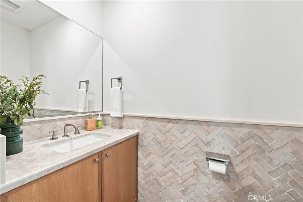 9127 Hargis Los Angeles, CA 90034
