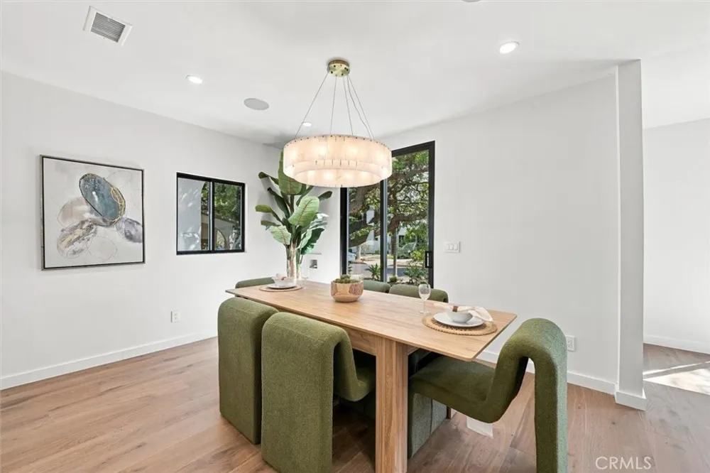 9127 Hargis Los Angeles, CA 90034