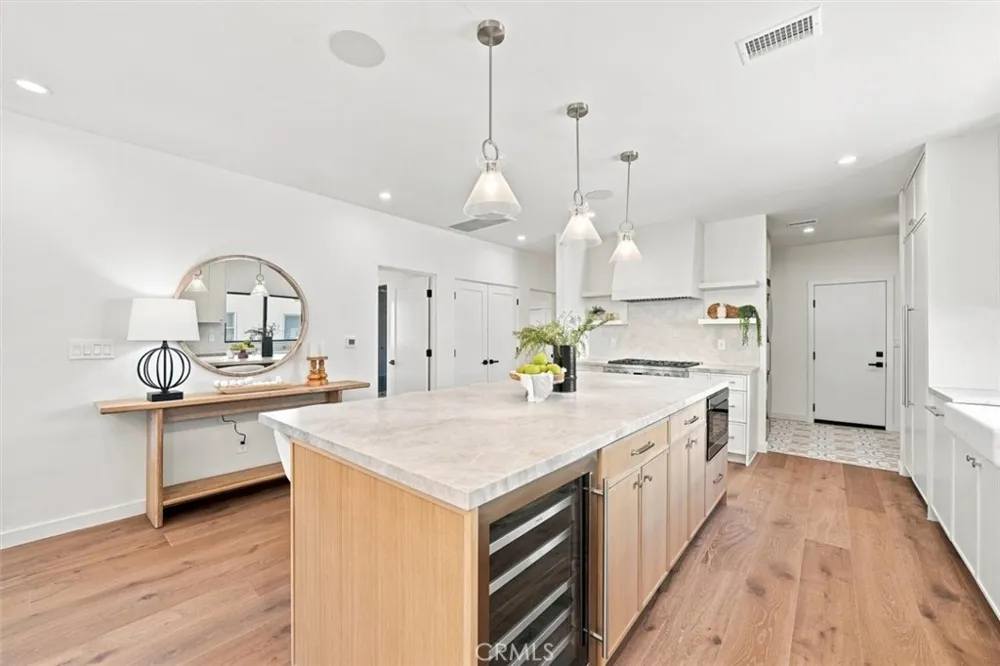 9127 Hargis Los Angeles, CA 90034