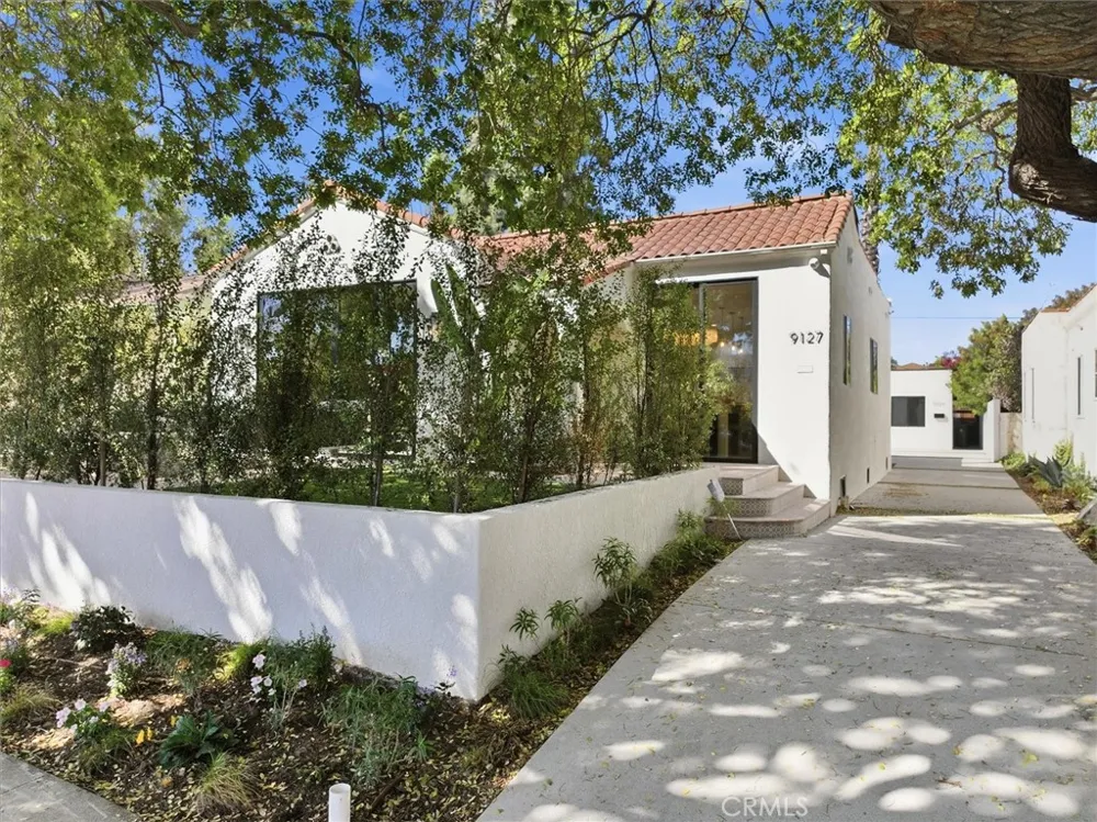 9127 Hargis Los Angeles, CA 90034