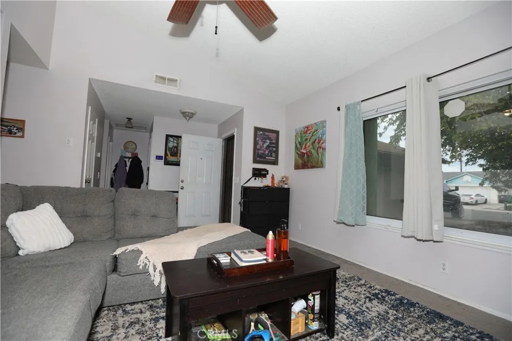 14878 Silvertree Moreno Valley, CA 92553