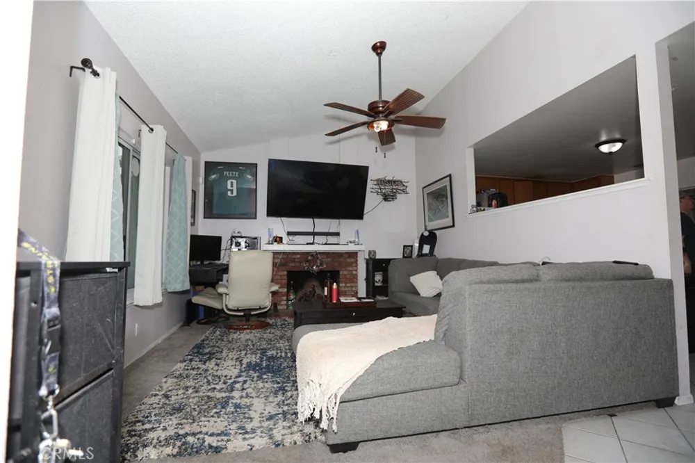 14878 Silvertree Moreno Valley, CA 92553