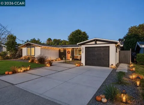 3360 Esperanza Dr