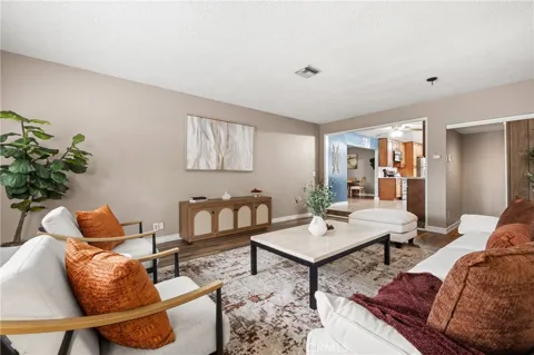 15944 Gledhill