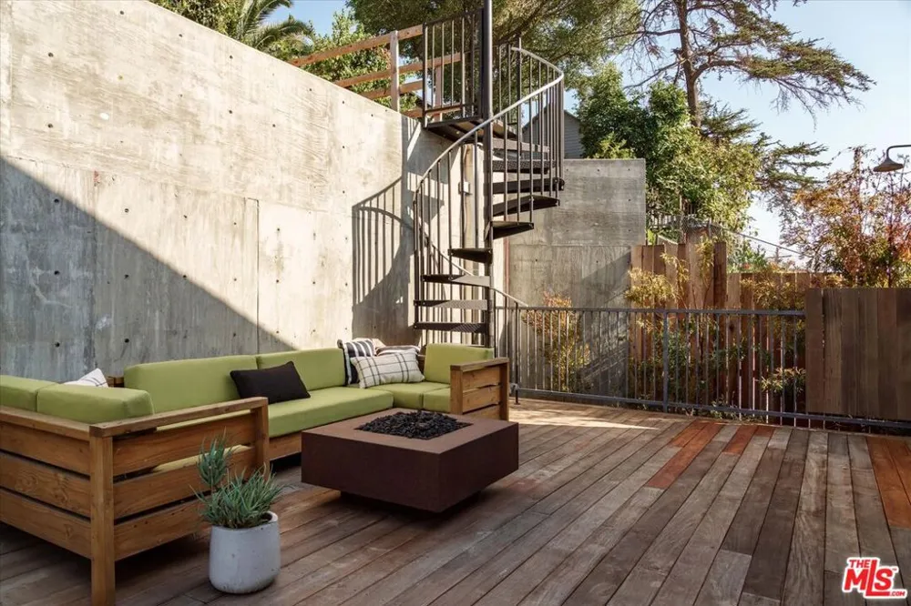 1000 Myra Avenue Los Angeles, CA 90029
