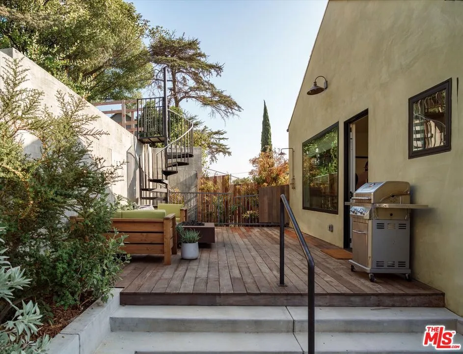 1000 Myra Avenue Los Angeles, CA 90029