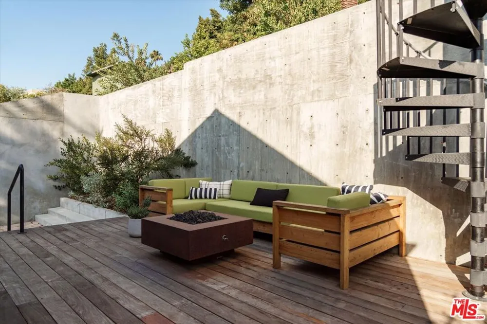 1000 Myra Avenue Los Angeles, CA 90029