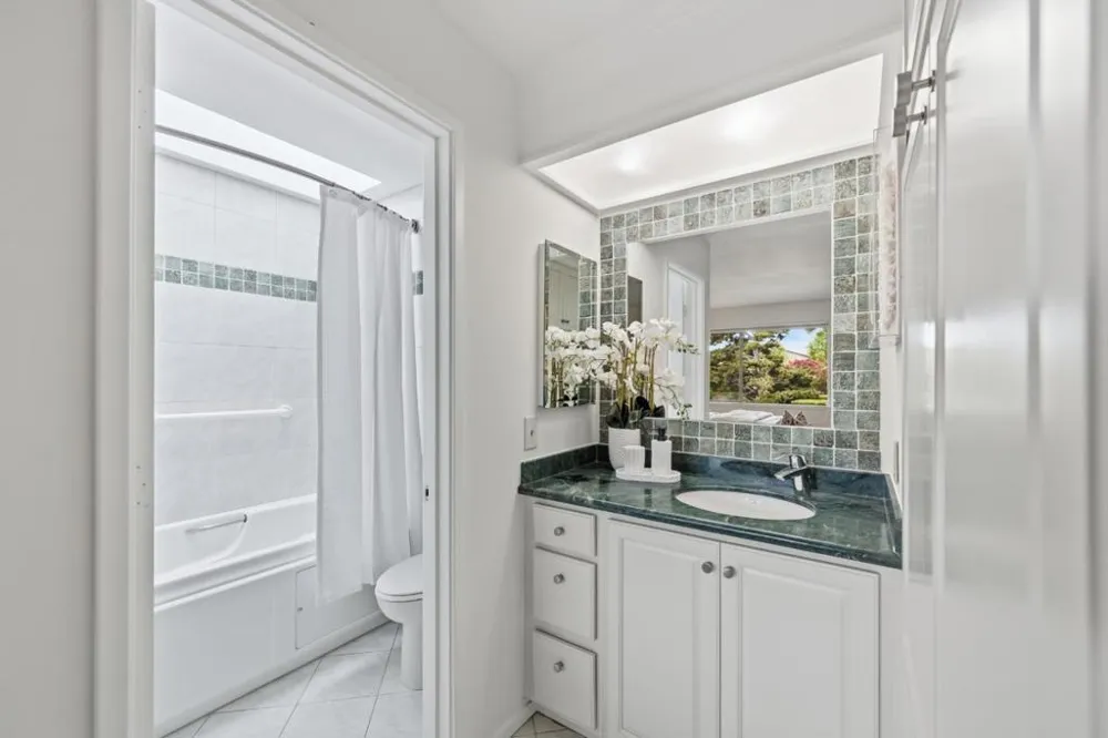 30 Los Altos Square Los Altos, CA 94022