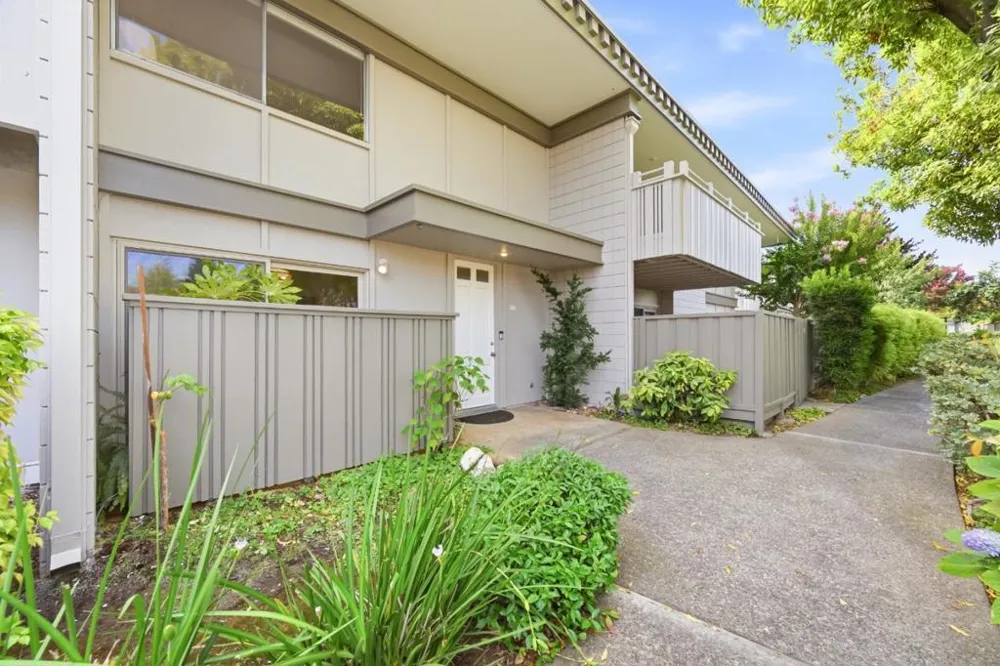 30 Los Altos Square Los Altos, CA 94022