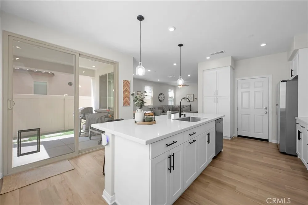 1927 S Apple Tree San Bernardino, CA 92408