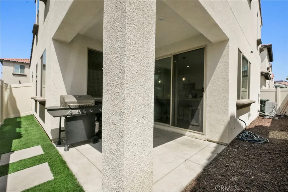 1927 S Apple Tree San Bernardino, CA 92408