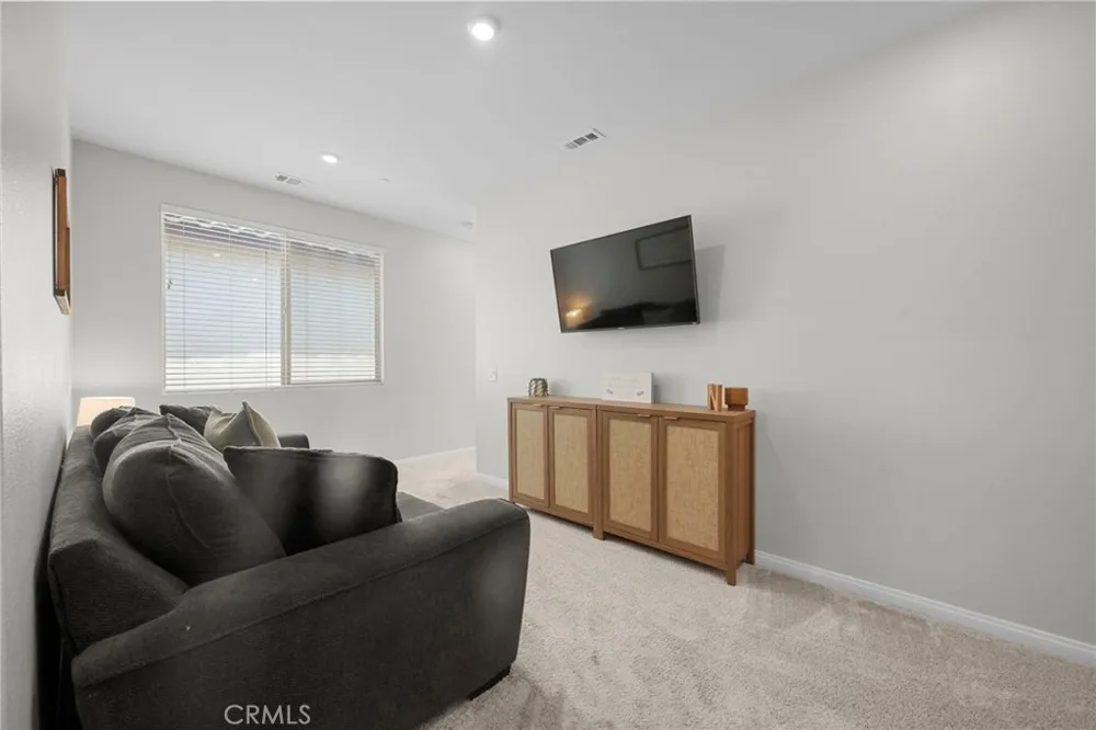 1927 S Apple Tree San Bernardino, CA 92408