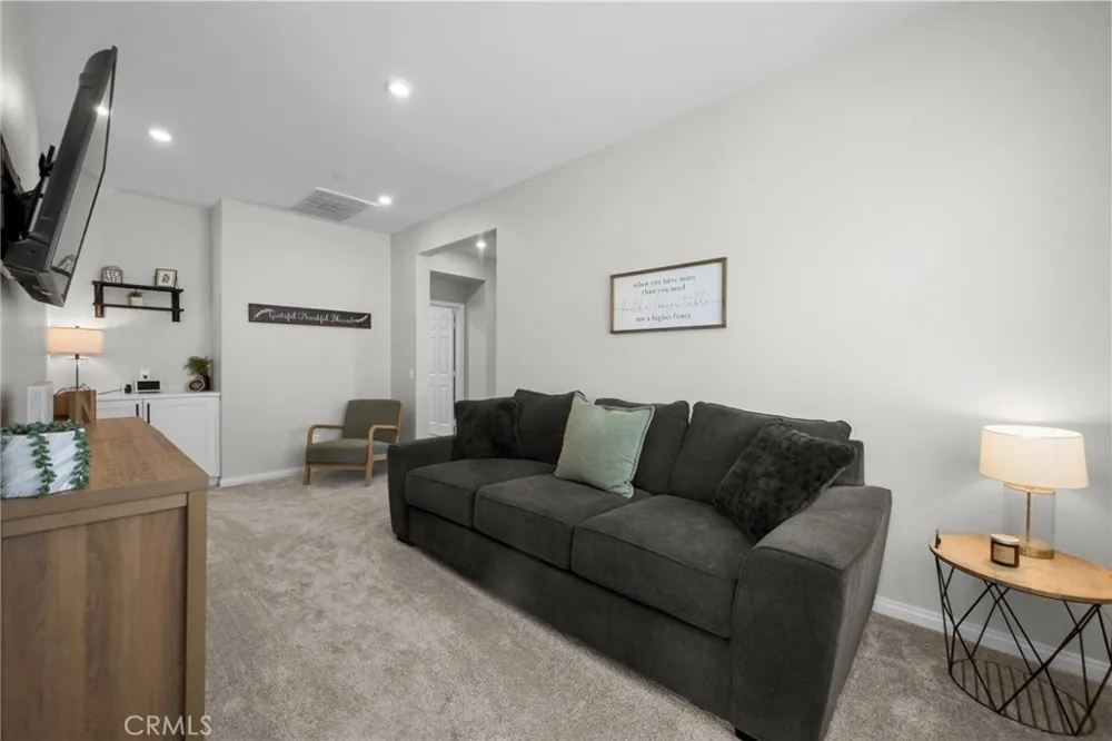 1927 S Apple Tree San Bernardino, CA 92408