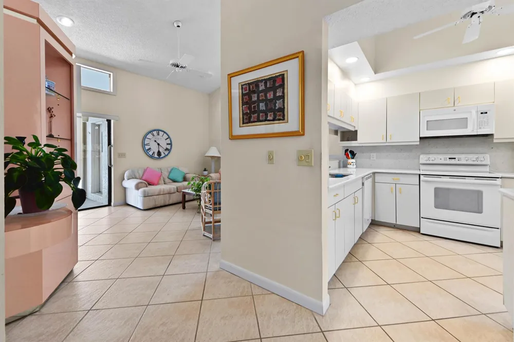 5722 Willow Creek Lane Delray Beach, FL 33484