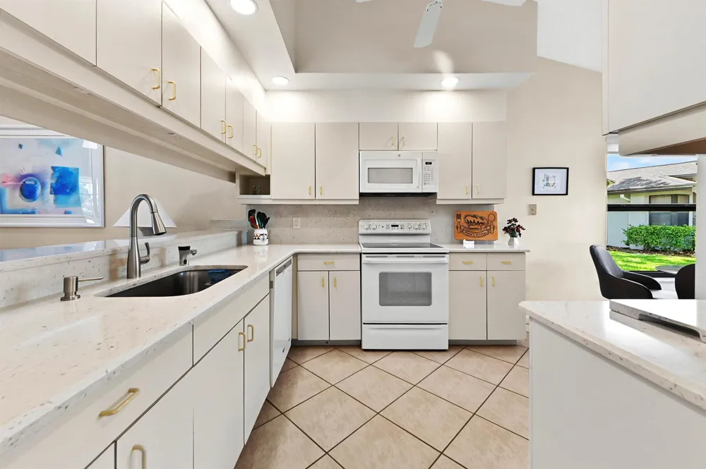 5722 Willow Creek Lane Delray Beach, FL 33484