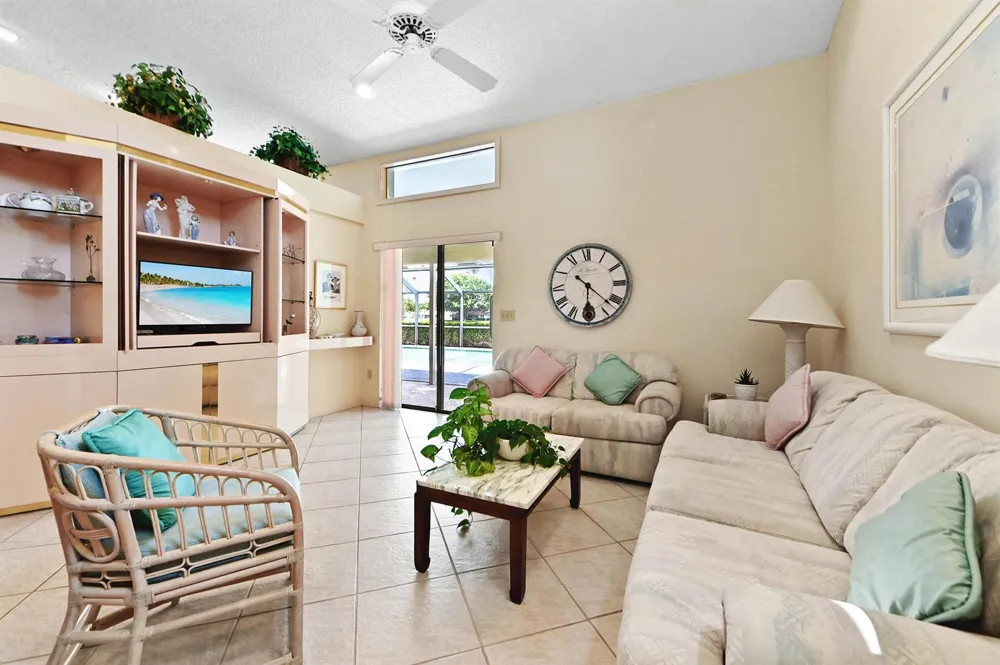 5722 Willow Creek Lane Delray Beach, FL 33484