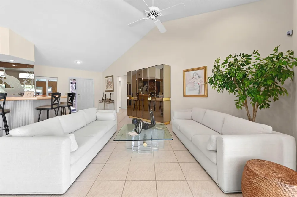 5722 Willow Creek Lane Delray Beach, FL 33484