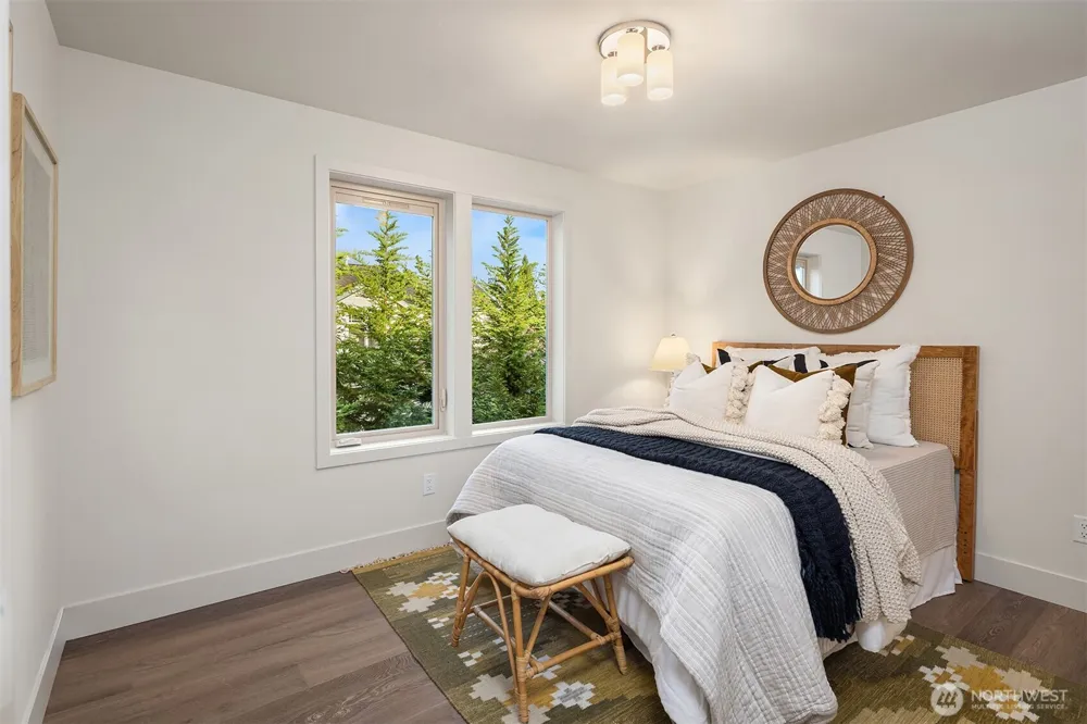 639 18th Avenue W Kirkland, WA 98033