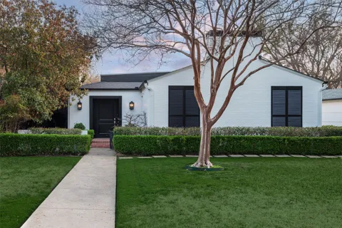 4625 Versailles Avenue