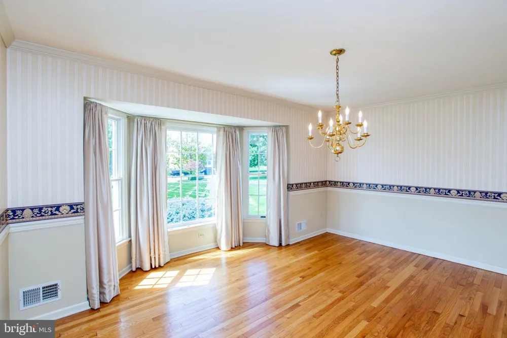 25 FARMHOUSE ROAD Milford, NJ 08848