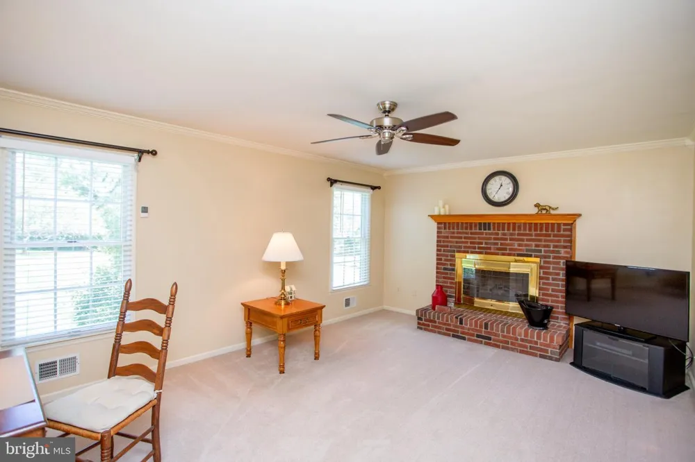 25 FARMHOUSE ROAD Milford, NJ 08848
