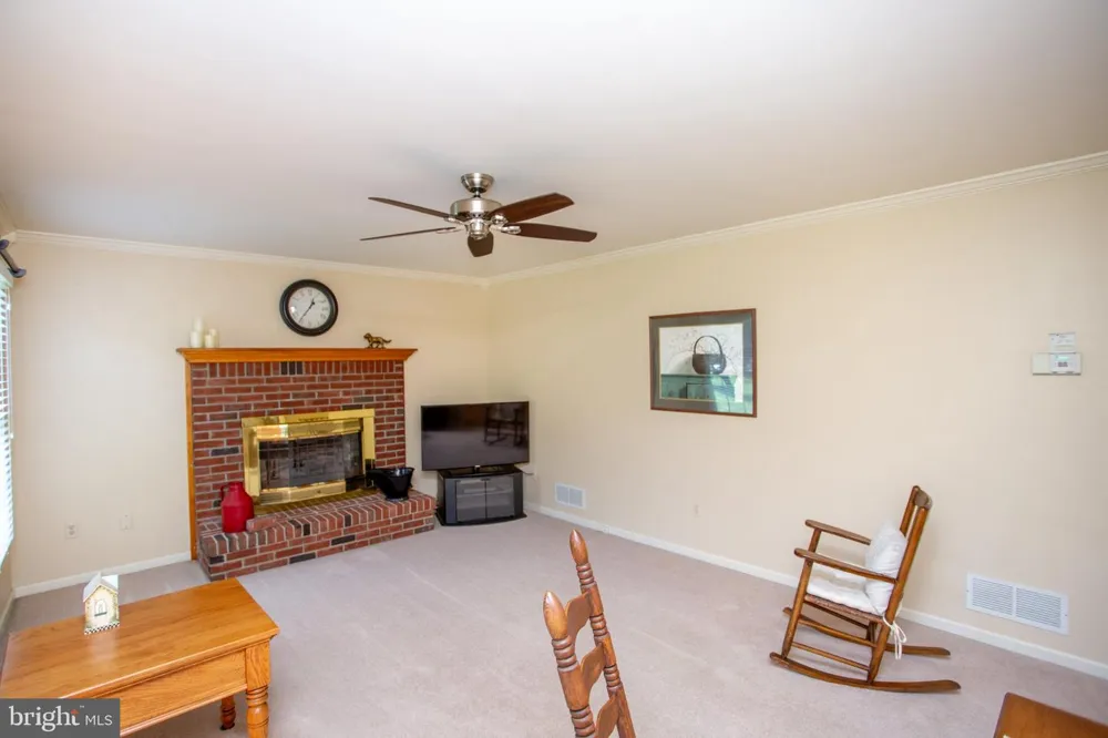 25 FARMHOUSE ROAD Milford, NJ 08848