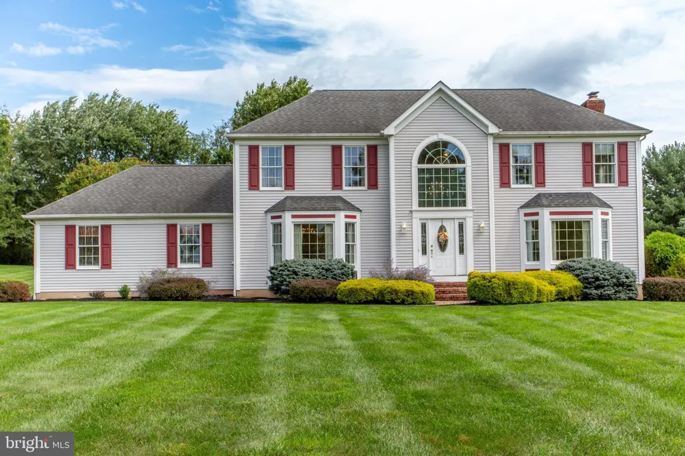 25 FARMHOUSE ROAD Milford, NJ 08848