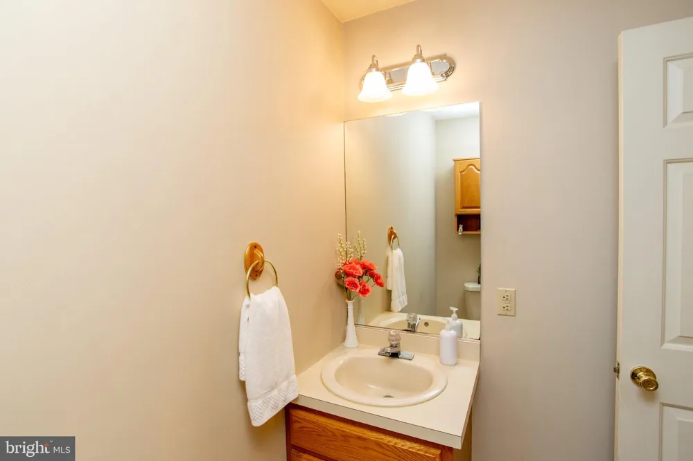 25 FARMHOUSE ROAD Milford, NJ 08848