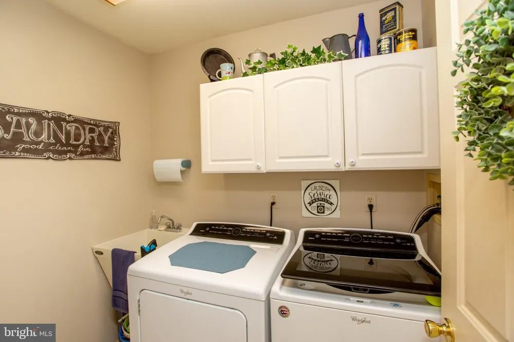 25 FARMHOUSE ROAD Milford, NJ 08848