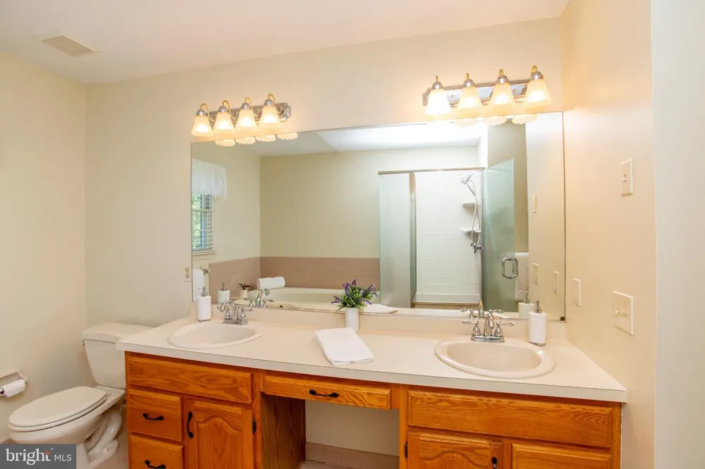 25 FARMHOUSE ROAD Milford, NJ 08848