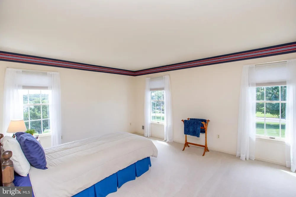 25 FARMHOUSE ROAD Milford, NJ 08848