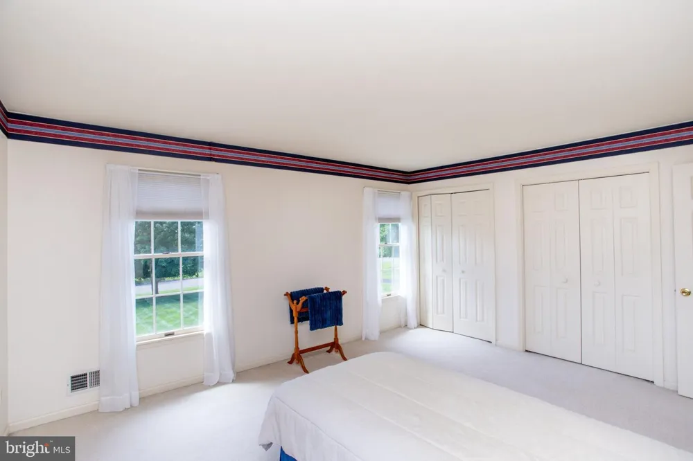 25 FARMHOUSE ROAD Milford, NJ 08848