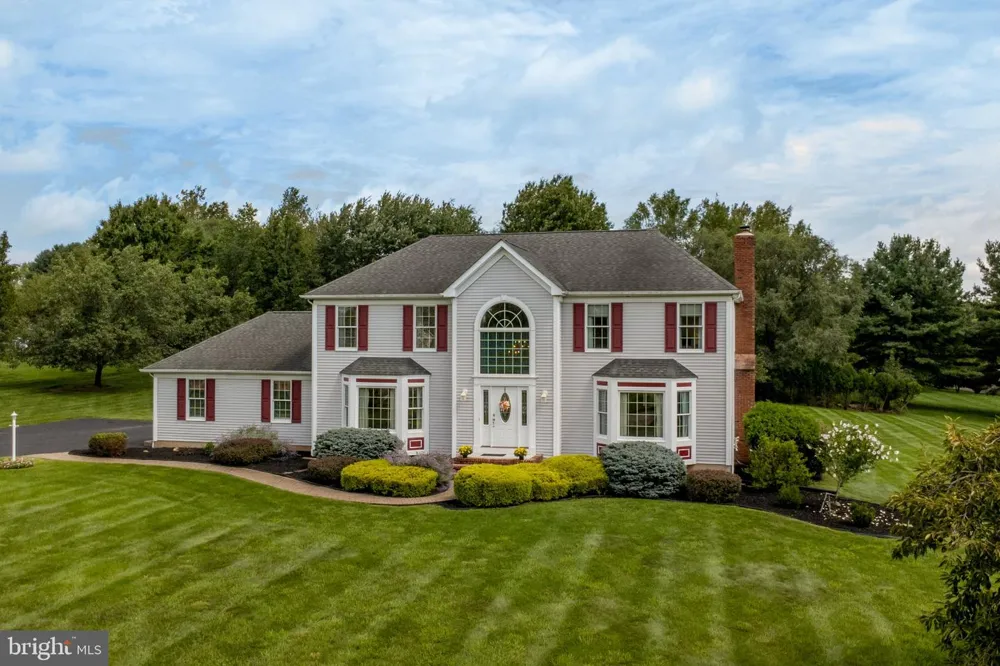 25 FARMHOUSE ROAD Milford, NJ 08848
