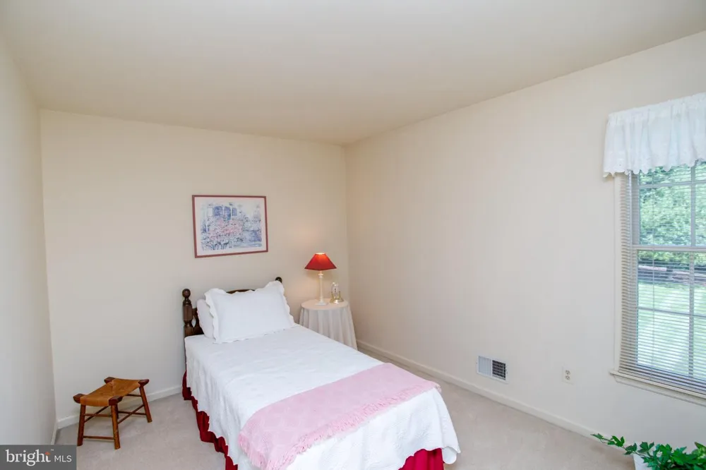 25 FARMHOUSE ROAD Milford, NJ 08848