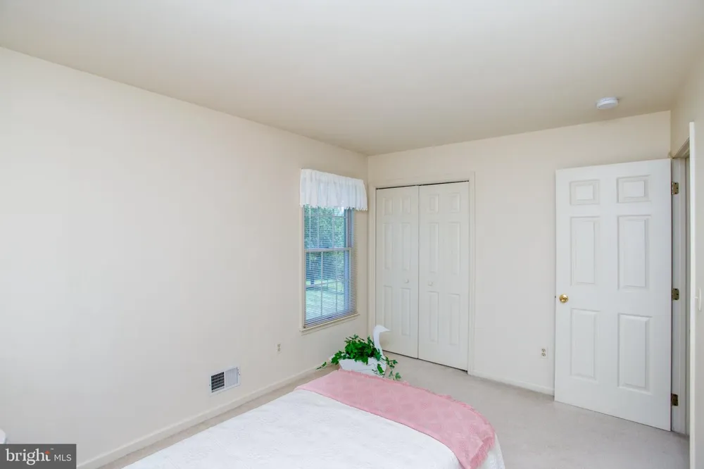 25 FARMHOUSE ROAD Milford, NJ 08848