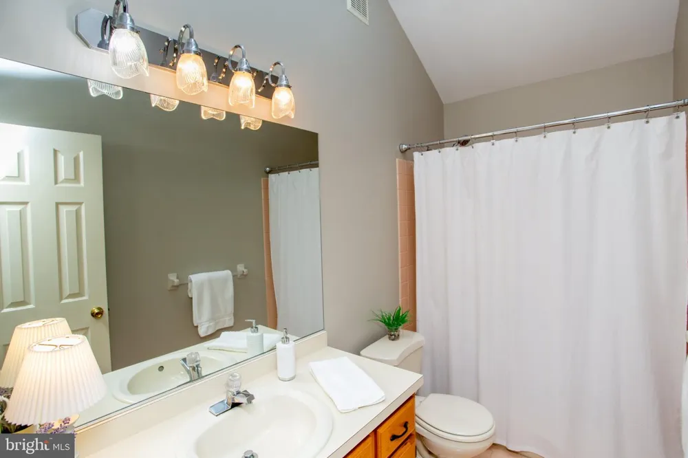 25 FARMHOUSE ROAD Milford, NJ 08848