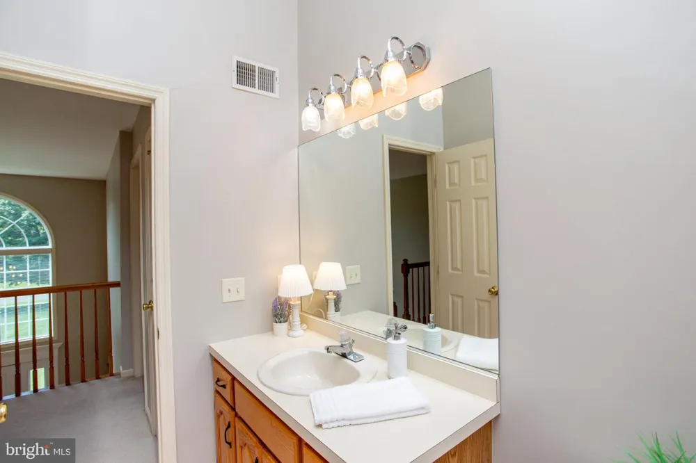 25 FARMHOUSE ROAD Milford, NJ 08848