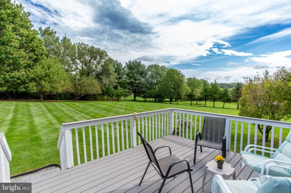 25 FARMHOUSE ROAD Milford, NJ 08848